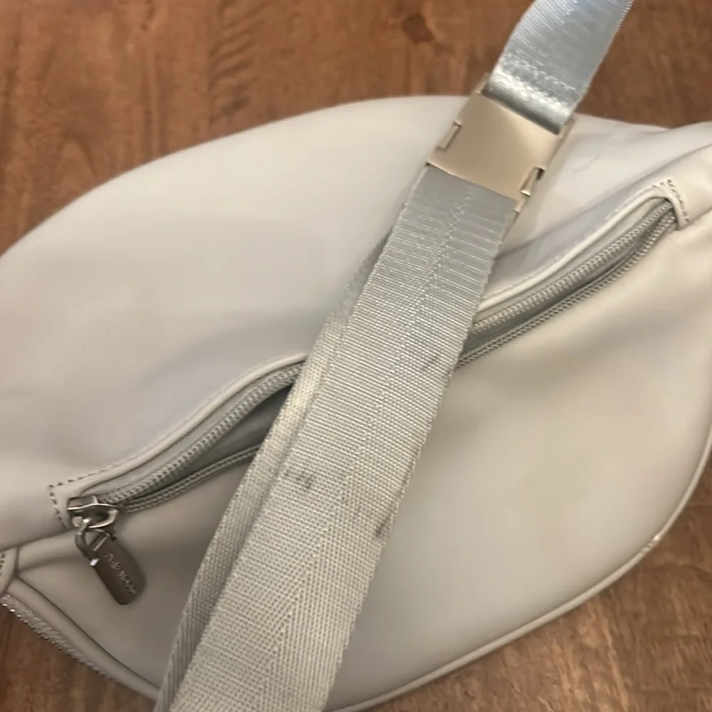 Pixie Mood Women’s Vegan Leather Fanny Pack Crossbody Bag